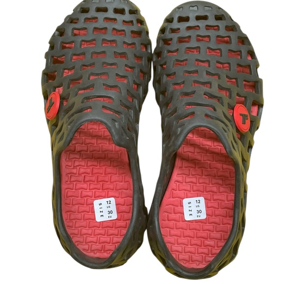 Kids Water Shoes | Lightweight Slip-On Jelly Sandals | Size 12 - Picture 3 of 7